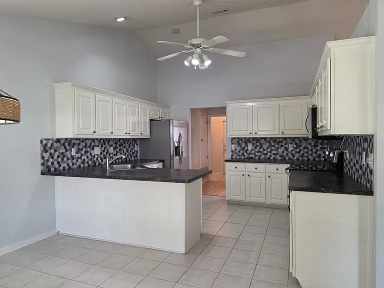 6900 Calle De Caballero — Photo 11
