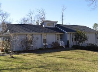 616 Cross Creek Dr, Mount Airy, NC 27030