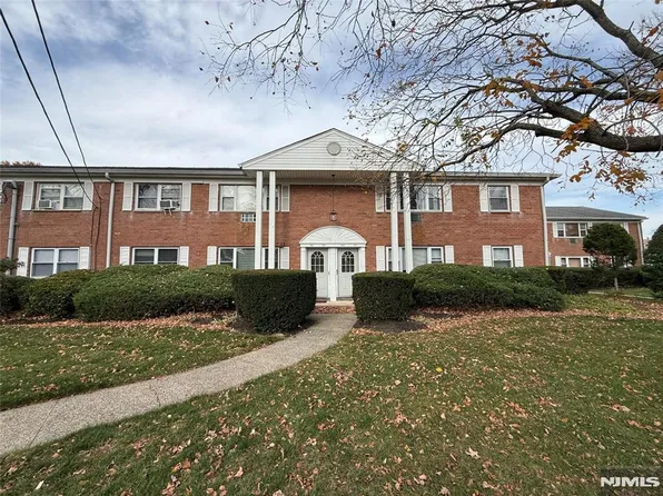 78 Manchester Ct #89, Wayne, NJ 07470