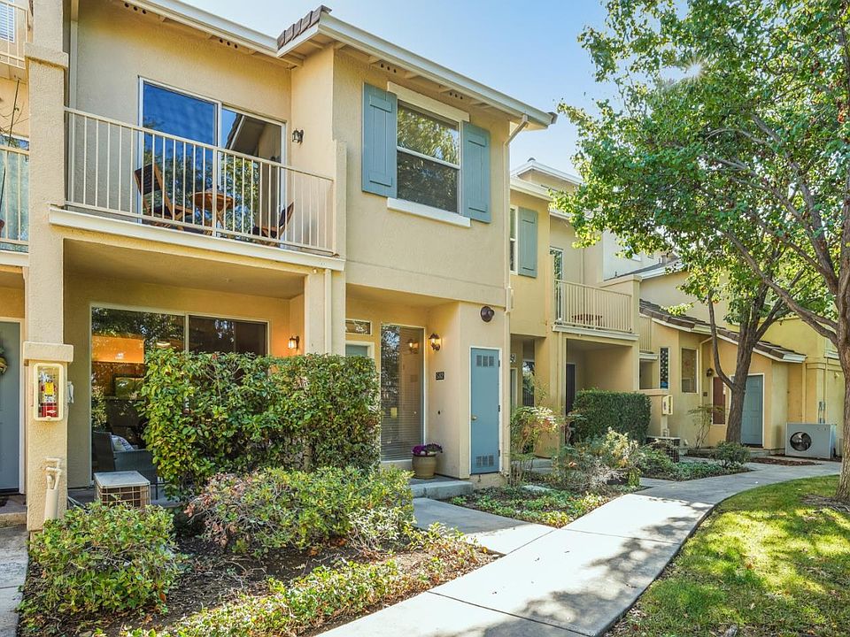 1st image of 582 Manhattan Pl