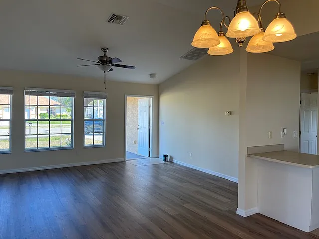 3 bed, 2.0 bath, 1210 sqft, $1,795 — Photo 2