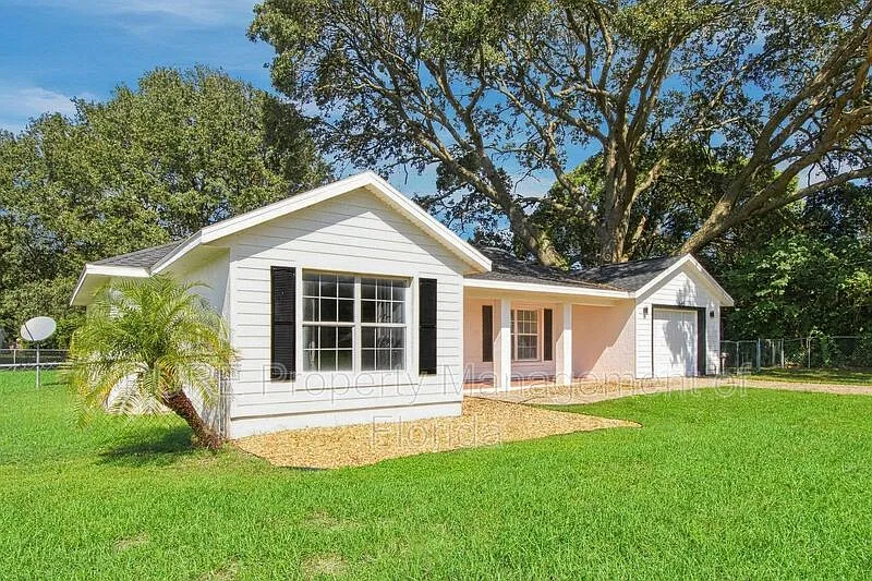 3 bed, 2.0 bath, 1365 sqft, $1,799 — Photo 3
