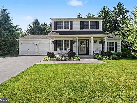 2nd image of 2427 Clover Dr
