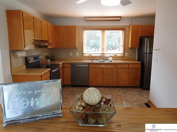 3rd image of 808 Bellevue Blvd S