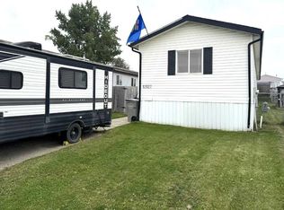 12127 W 97b St, Grande Prairie, AB T8V 7P2