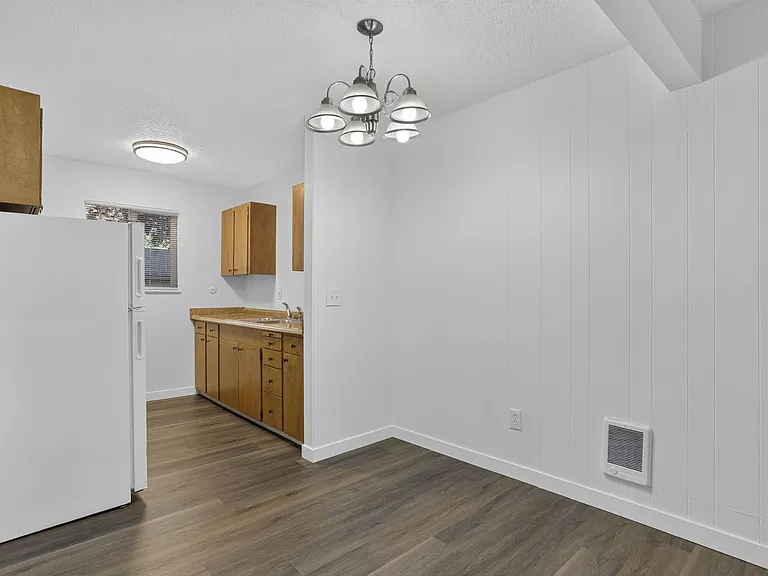 2527 NW Savier St — Photo 6