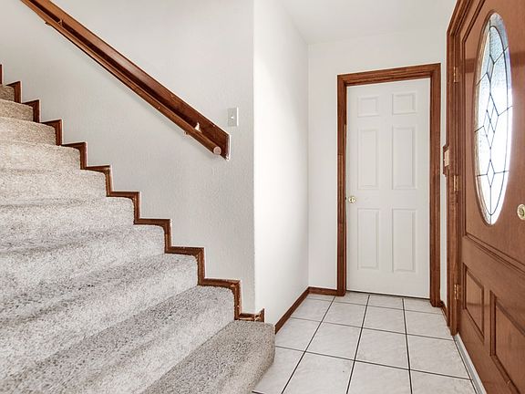 5th image of 819 Daffodil Dr