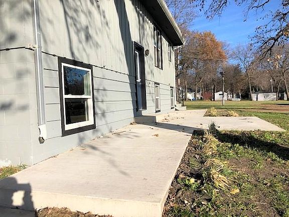5th image of 336 Woodlawn Ave