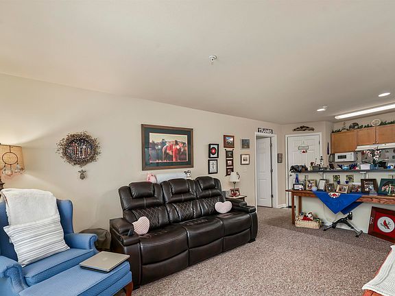 5th image of 237 Yellowstone Dr APT 6