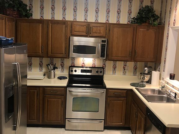 Kitchen w/ stainless