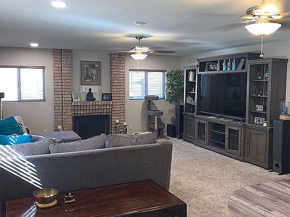 3rd image of 4409 E Vista Dr