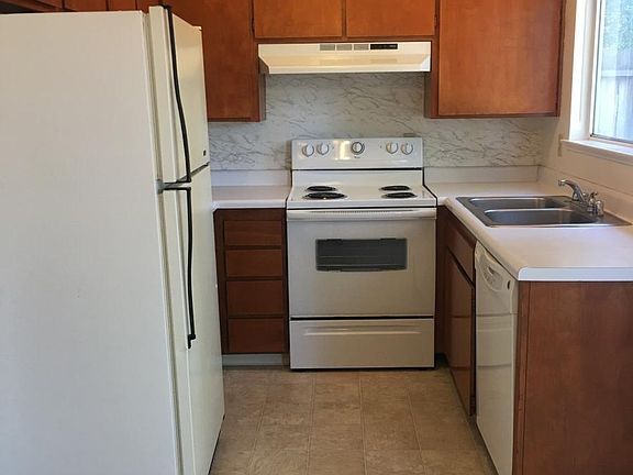 3rd image of 499 Joaquin Dr