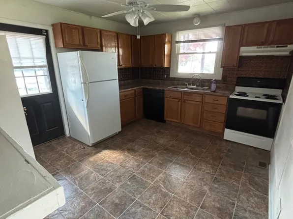 548 W Murray St, Macomb, IL 61455