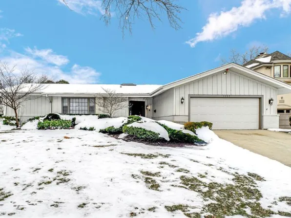 1117 Summit Hills Ln, Naperville, IL 60563