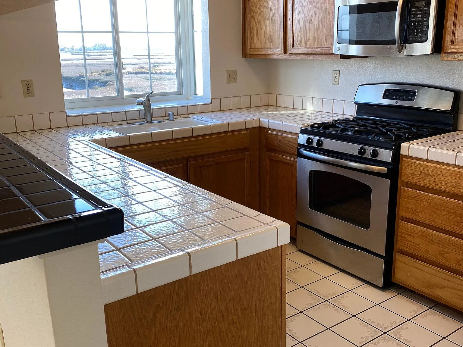 2 bed, 2.5 bath, 1580 sqft, $5,000 — Photo 4