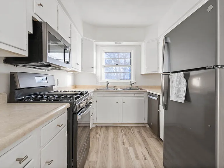 1122 Franklin St — Photo 13