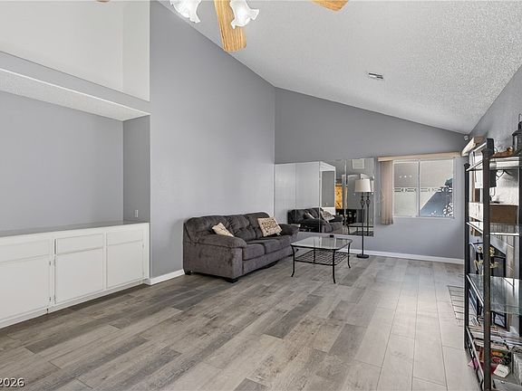 3rd image of 224 Dawn Isle Dr