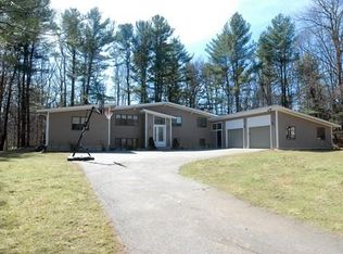 3 Robinson Dr, Bedford, MA 01730