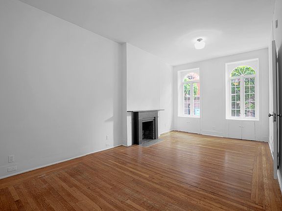 3rd image of 213 W 13th St APT 1D