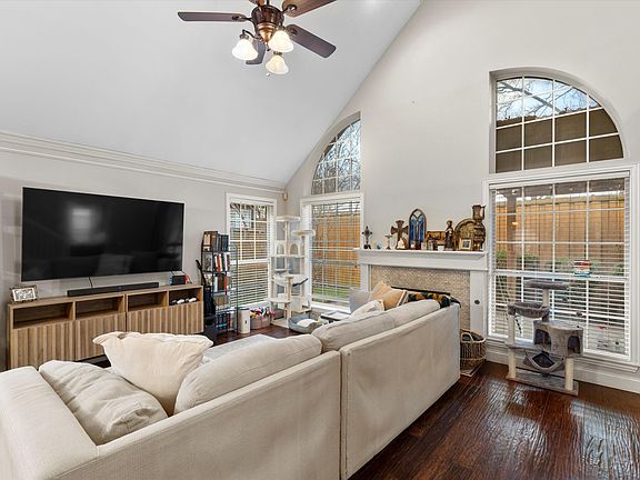 4th image of 14584 Evergreen Ct