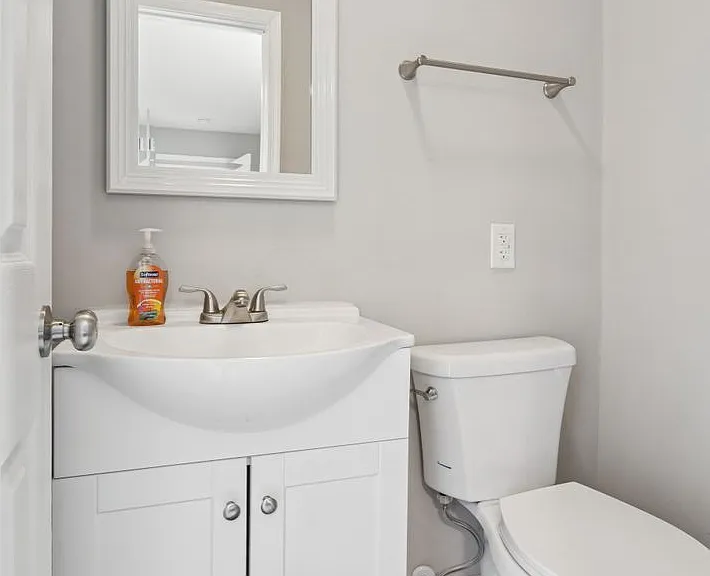 209 Woodstock St — Photo 15