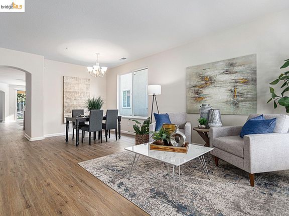 3rd image of 1372 Pearl Way