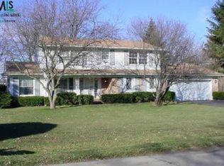 4292 Mac Queen, West Bloomfield, MI 48323