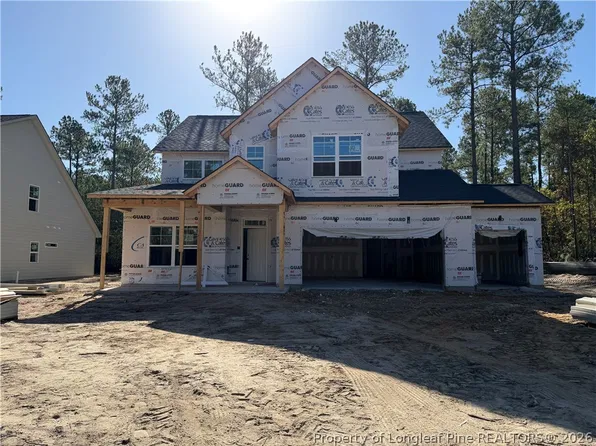 214 Forest Valley Dr, Spring Lake, NC 28390