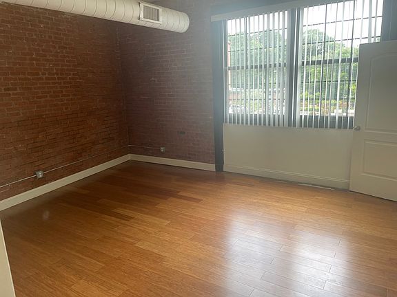 4th image of 535 Roosevelt Ave APT 200