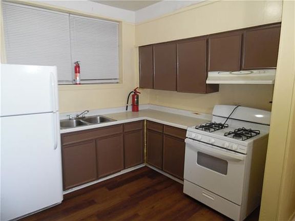 5th image of 1428 Urania St