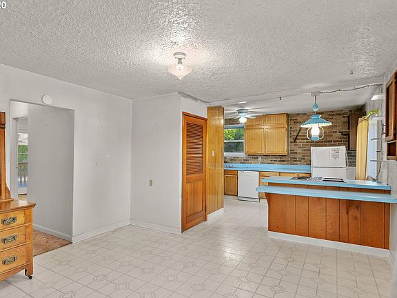 3rd image of 375 NW 341st Ave