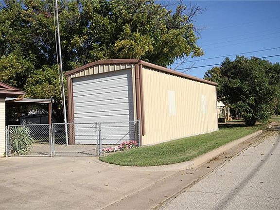 3rd image of 2111 SE 24th Ave