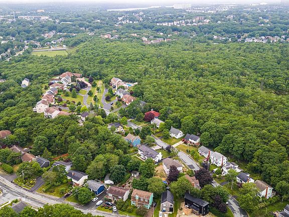 5th image of 17 Forward Ave