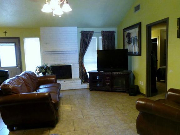 2nd image of 4022 Richwood Cir