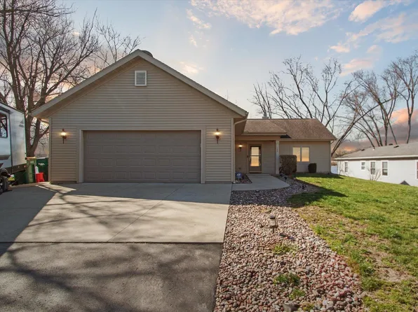 738 E Gladys Dr, Edgerton, WI 53534