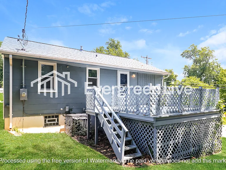9750 Royalton Ct — Photo 14