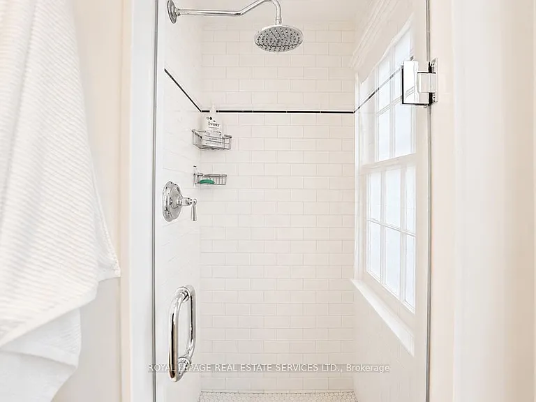 124 Chisholm St — Photo 31