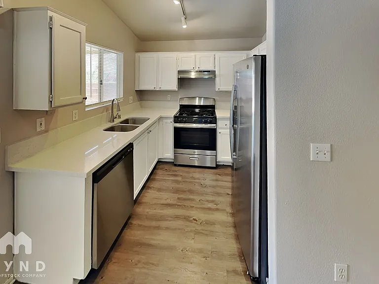 2858 Mount Hope Dr — Photo 6