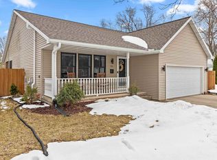 911 S 7th St, De Pere, WI 54115