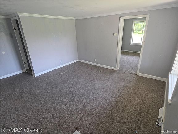 3rd image of 21 Broadway St