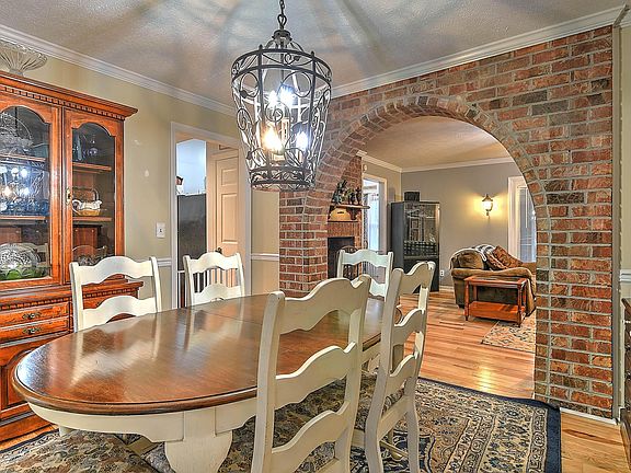 5th image of 215 Sugarwood Dr