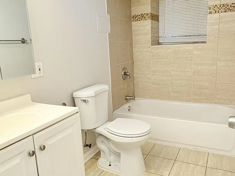 4009 S Calumet Ave #G — Photo 8