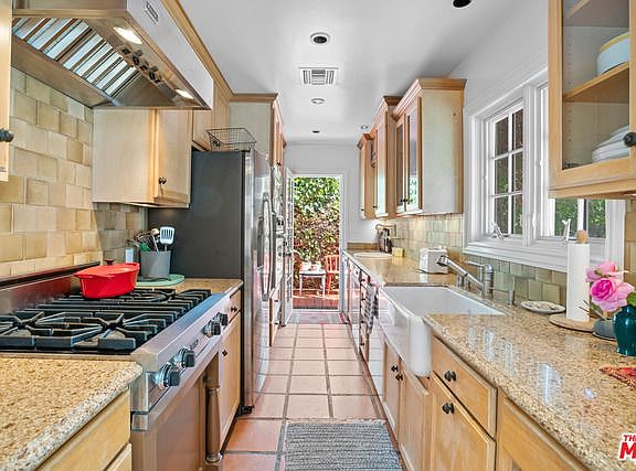 2nd image of 432 Westbourne Dr