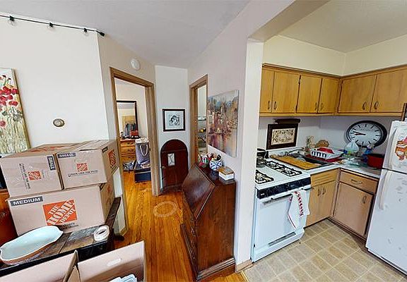3rd image of 1851 N Oakland Ave #10
