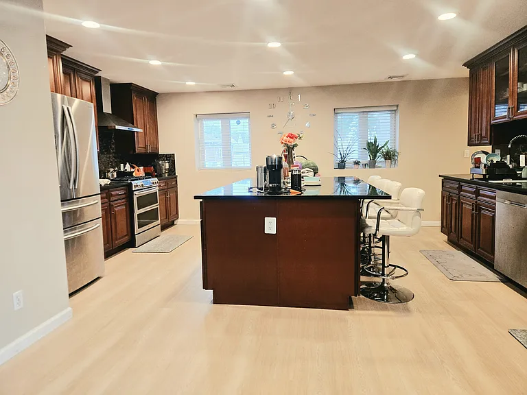 35 Clark Ave — Photo 7