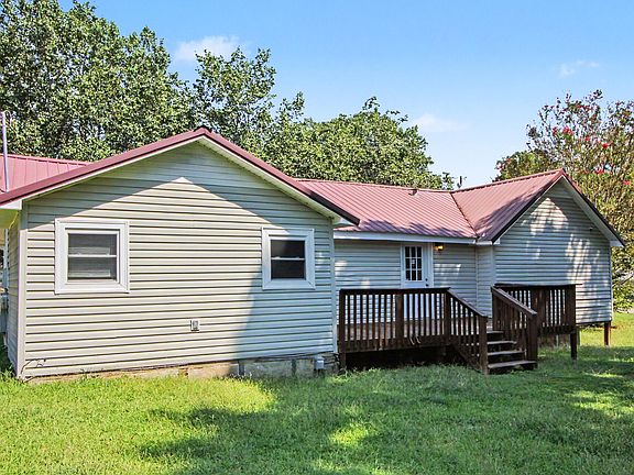 4th image of 707 Gilbert Ln