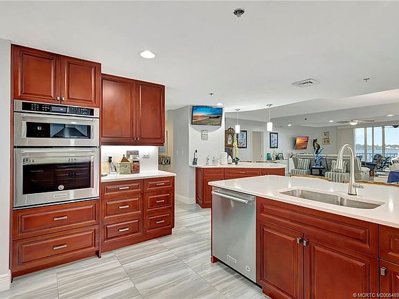 4th image of 1140 SW Chapman Way APT 401