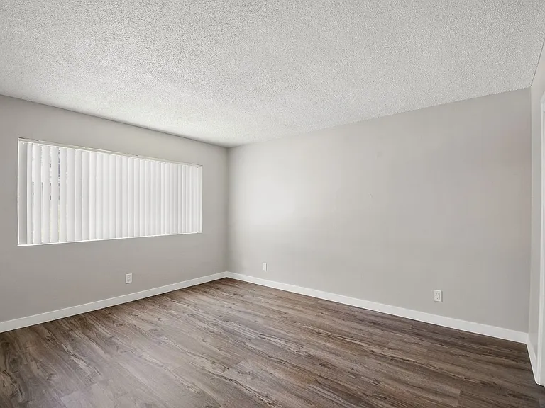 Cazador Court Apartments — Photo 15