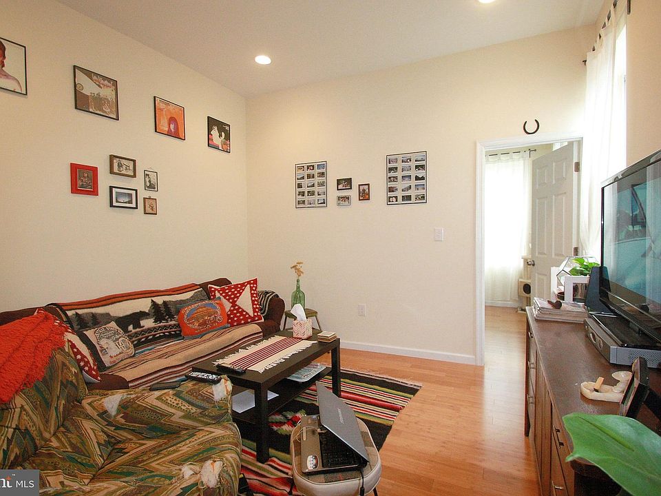 1st image of 2452 Frankford Ave