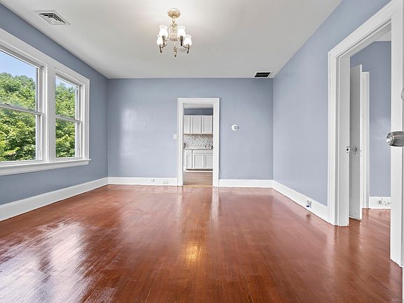 5th image of 1105 N Main St #3